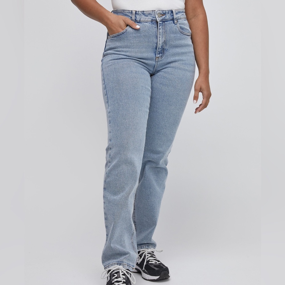 Kasics The Everyday Jeans Vintage Light Wash High Waisted Straight Leg Relaxed
